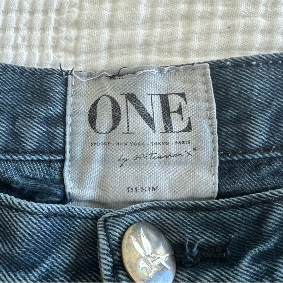 2010s mid/low-rise denim Shorts (by One Teaspoon) - Picture 3 of 4